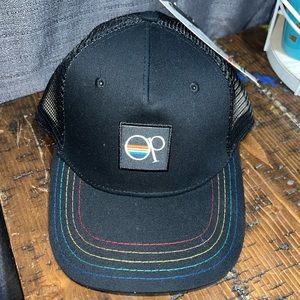 Op hat/cap Rainbow